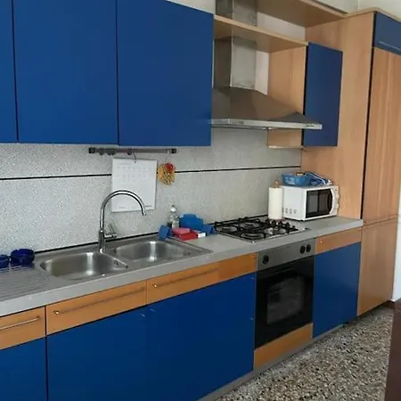 Comodo Al Centro Del *