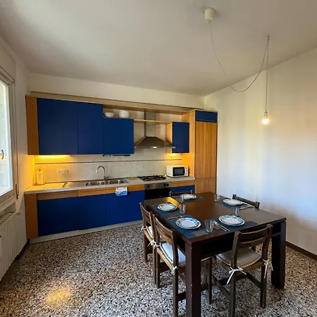 Comodo Al Centro Del דירה *